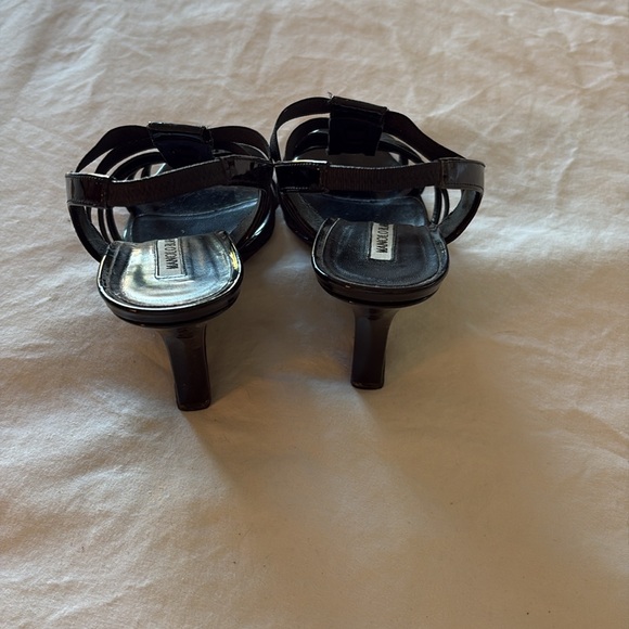 Manolo Blahnik patent wedge. Size 37 - Picture 2 of 3